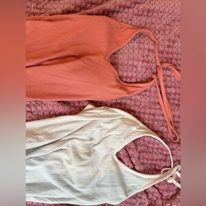 2 halter tops both come together are women’s Smalls. Never worn and super cute!